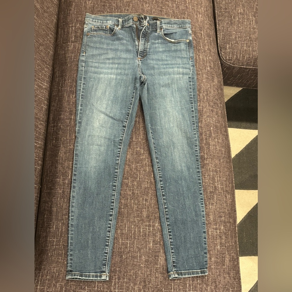 Banana Republic Skinny Jeans size 31 in excellent, gently used condition.